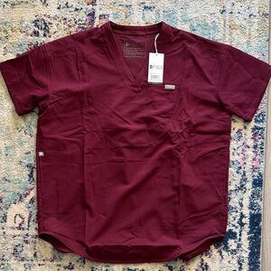 NWT Figs Halle Scrub top in Burgundy - size small (S)
